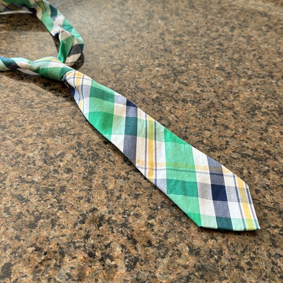 GAP tie - Picture 1 of 4